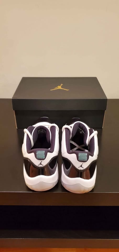 Jordan 11 Retro Low (White/Black Emerald Rise) - photo 2