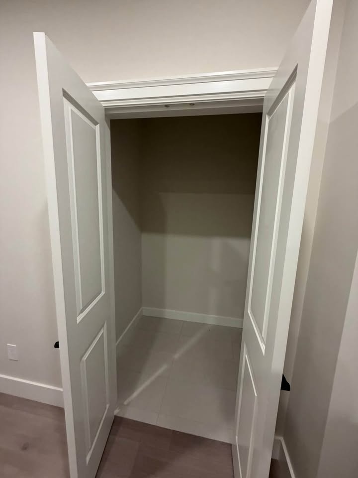 Private Room for Rent - New Burnaby Basement Suite - photo 3