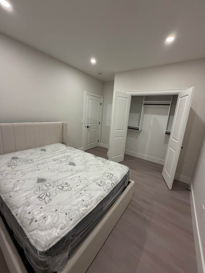 Private Room for Rent - New Burnaby Basement Suite - photo 5