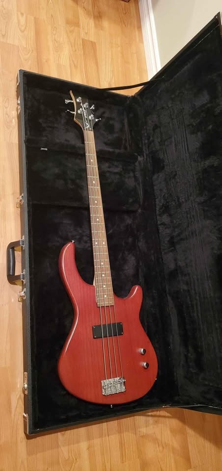 Dean Playmate 4-String Electric Bass w/ Hard Case