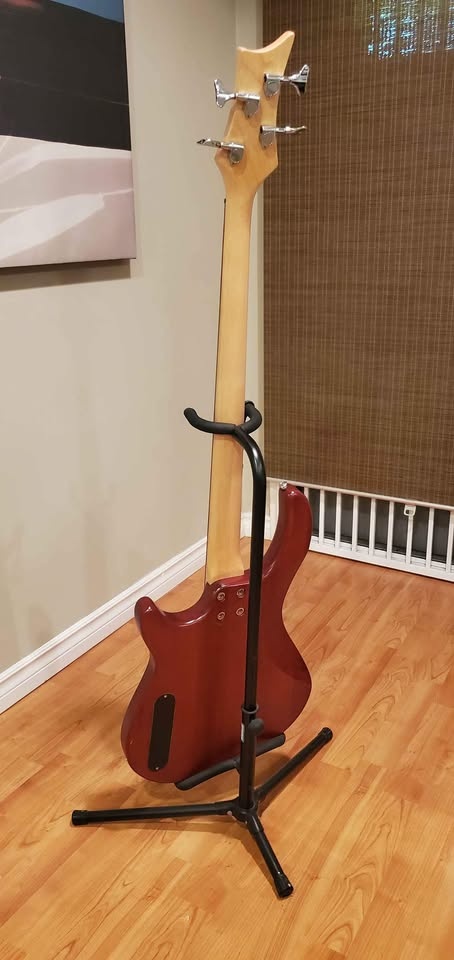 Dean Playmate 4-String Electric Bass w/ Hard Case - photo 4