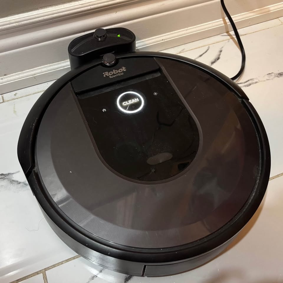 iRobot Roomba i7 Vacuum - photo 2