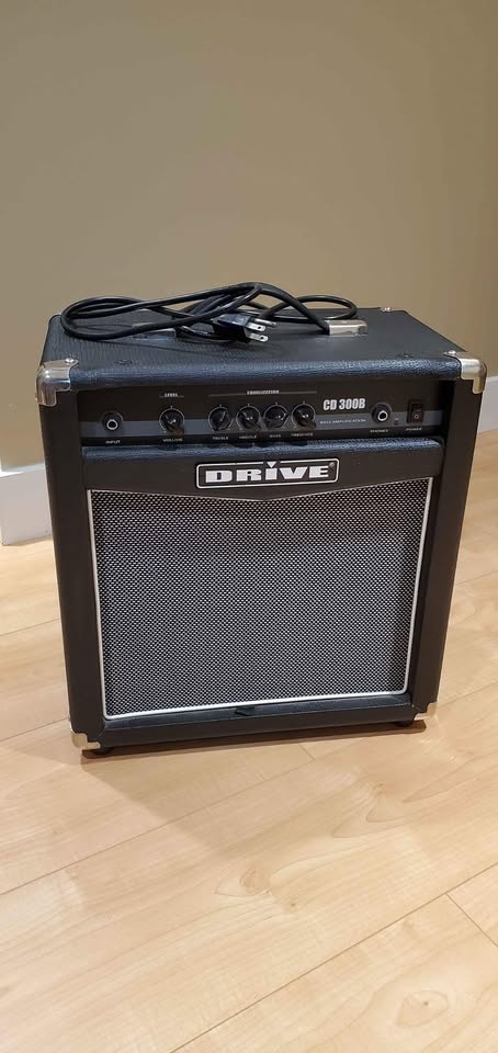 Drive CD300B Bass Combo Amplifier