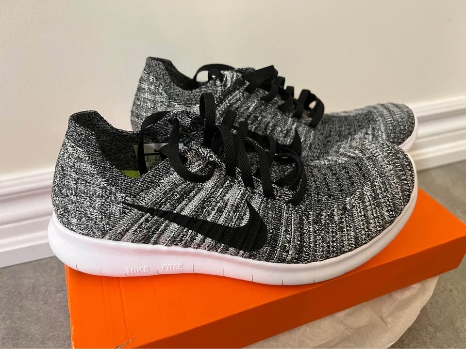 Brand New Women’s Nike Flyknit Runners Size 8 - photo 2