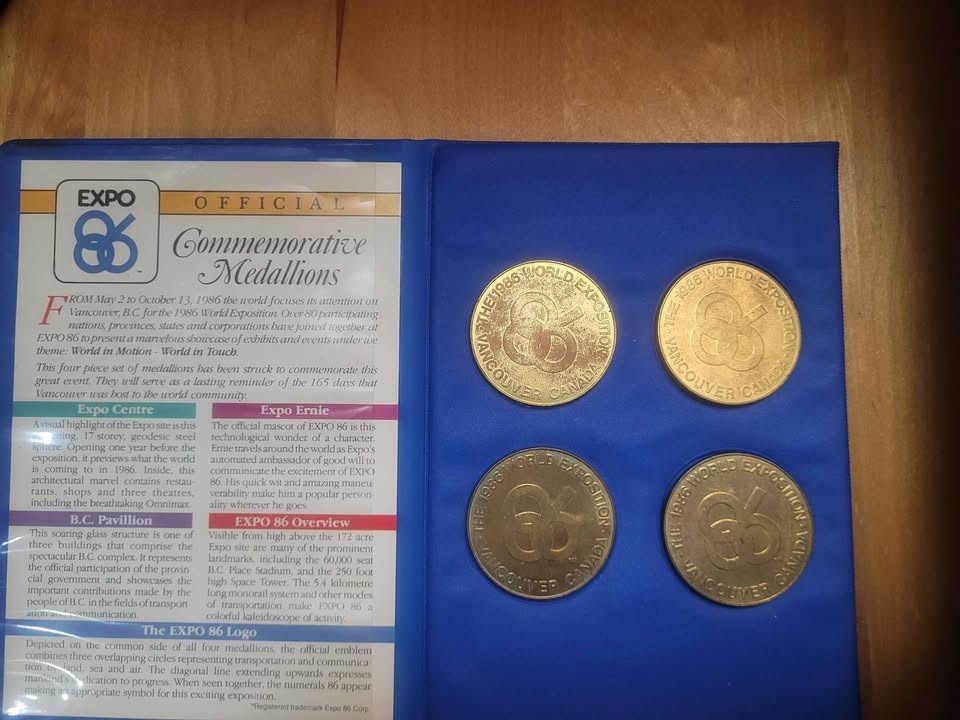 1986 Vancouver Expo Commemorative Medallions - photo 2