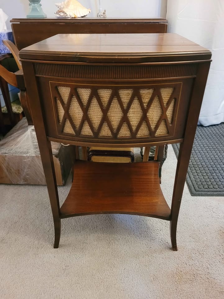 Antique Record Player Table - photo 2