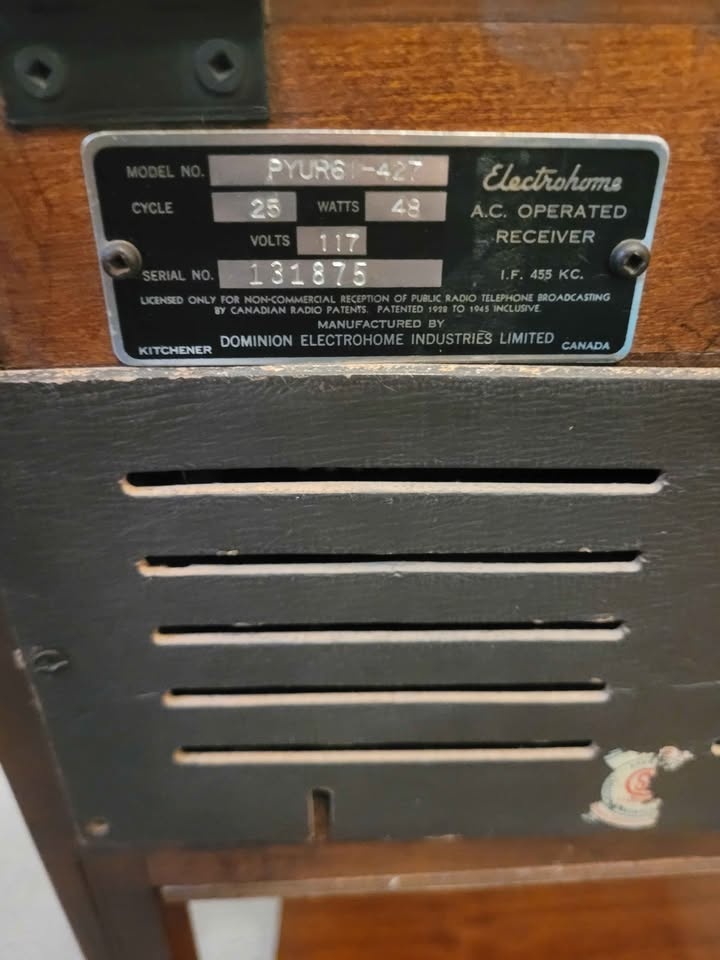 Antique Record Player Table - photo 3