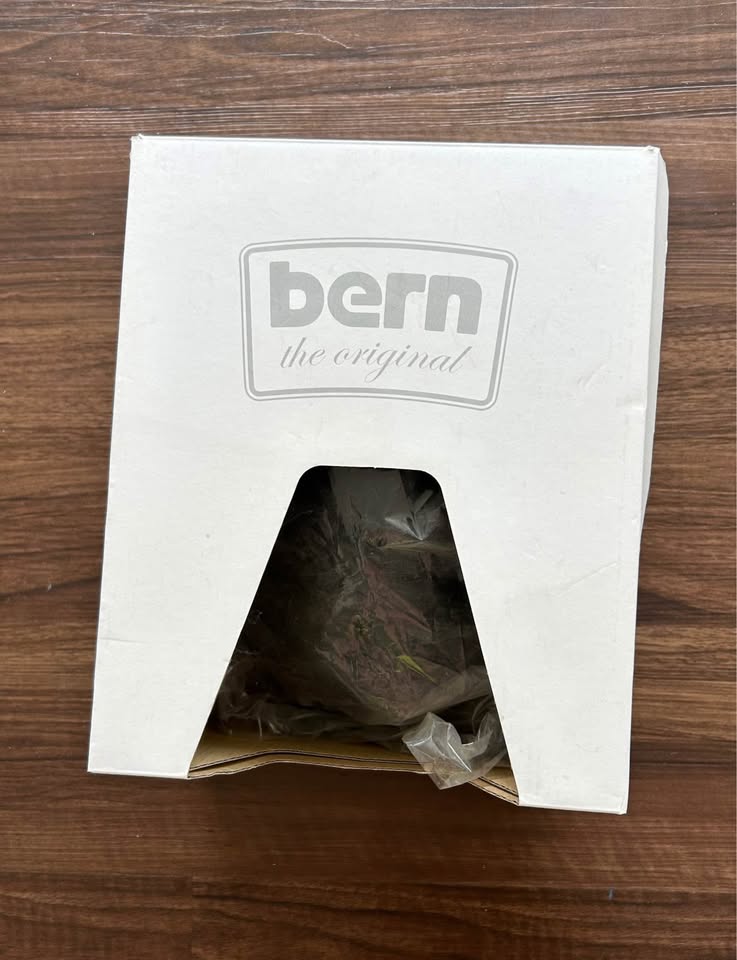 Woman’s Bern Helmet LARGE - photo 4