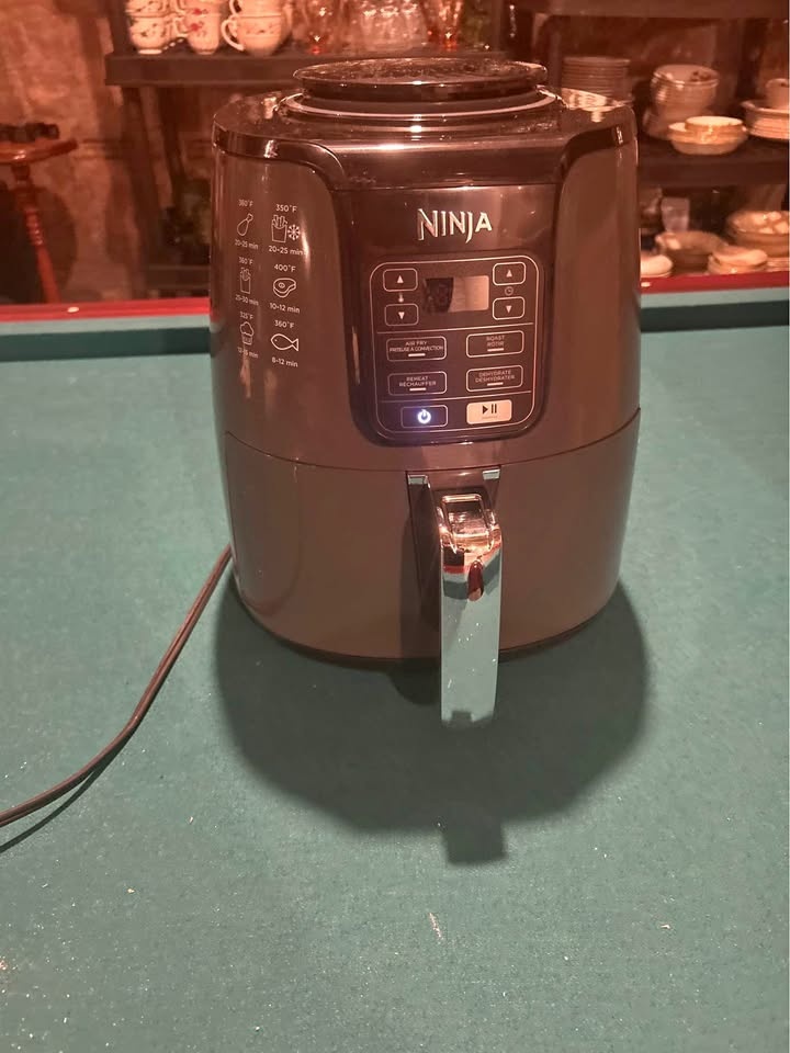 Ninja AF101C Air Fryer 3.8L – Clean – With Box