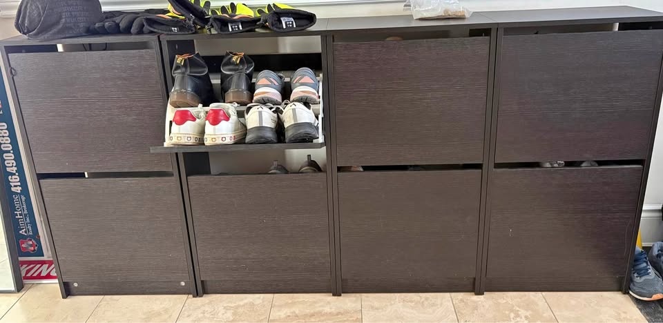 Shoe cabinet with 2 compartments