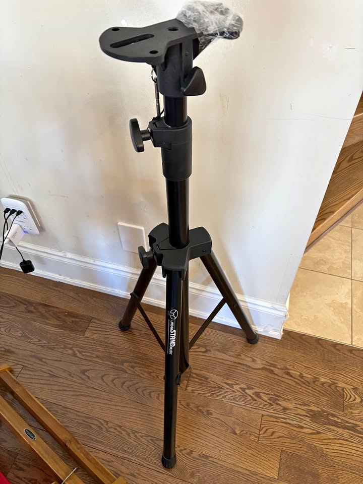 Universal Adjustable Tripod Stand