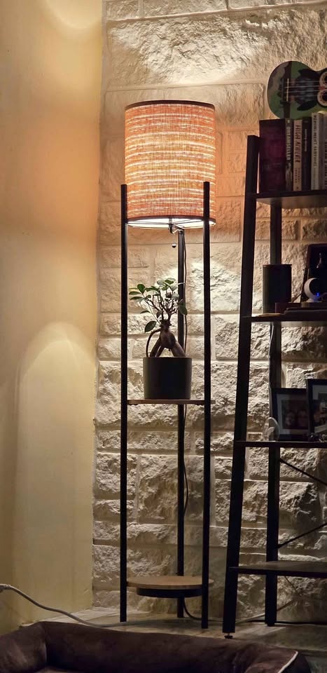 Lamp with 2 shelves