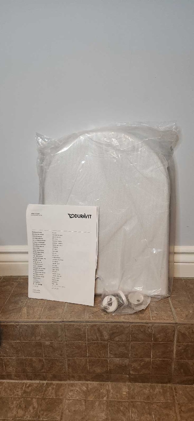 Duravit White Alpine Soft Close Modern Toilet Seat - Brand New