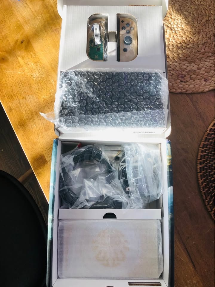 Nintendo Switch OLED Zelda TOTK Edition - photo 3