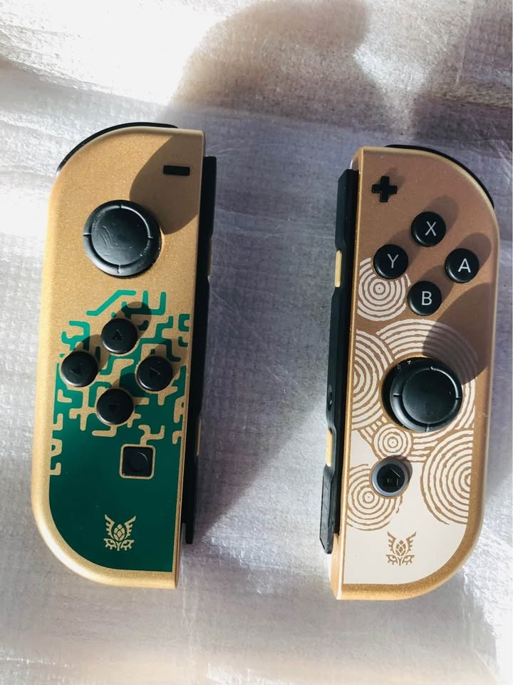 Nintendo Switch OLED Zelda TOTK Edition - photo 4