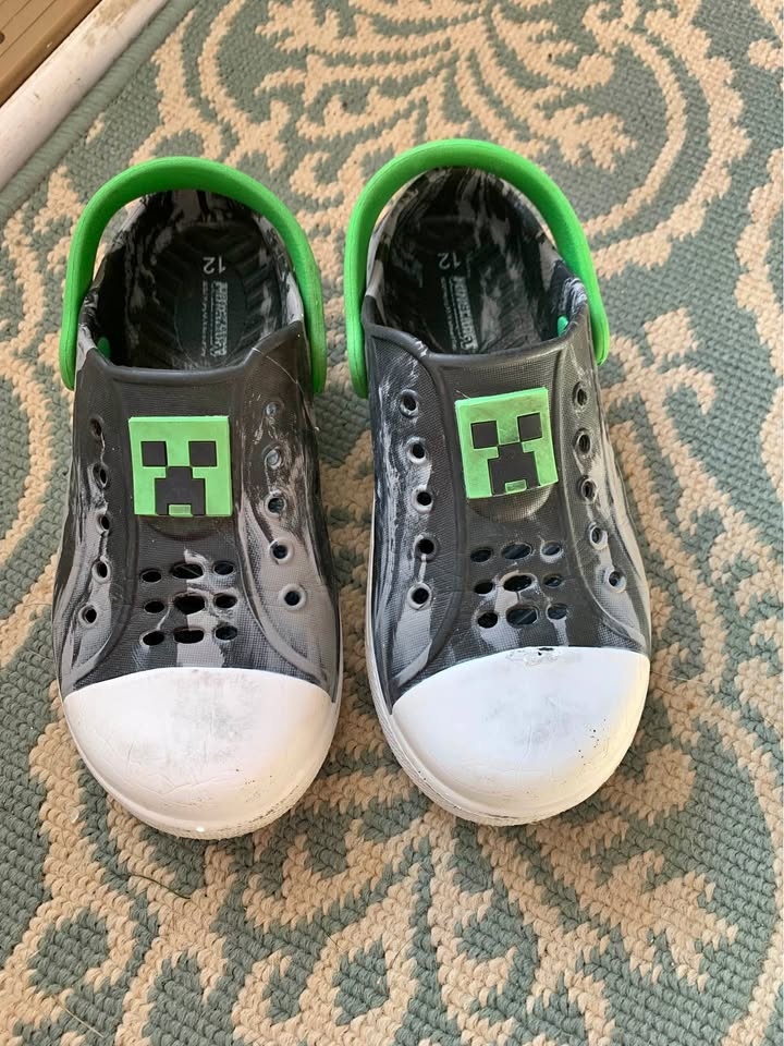 Minecraft "Crocs" size 12