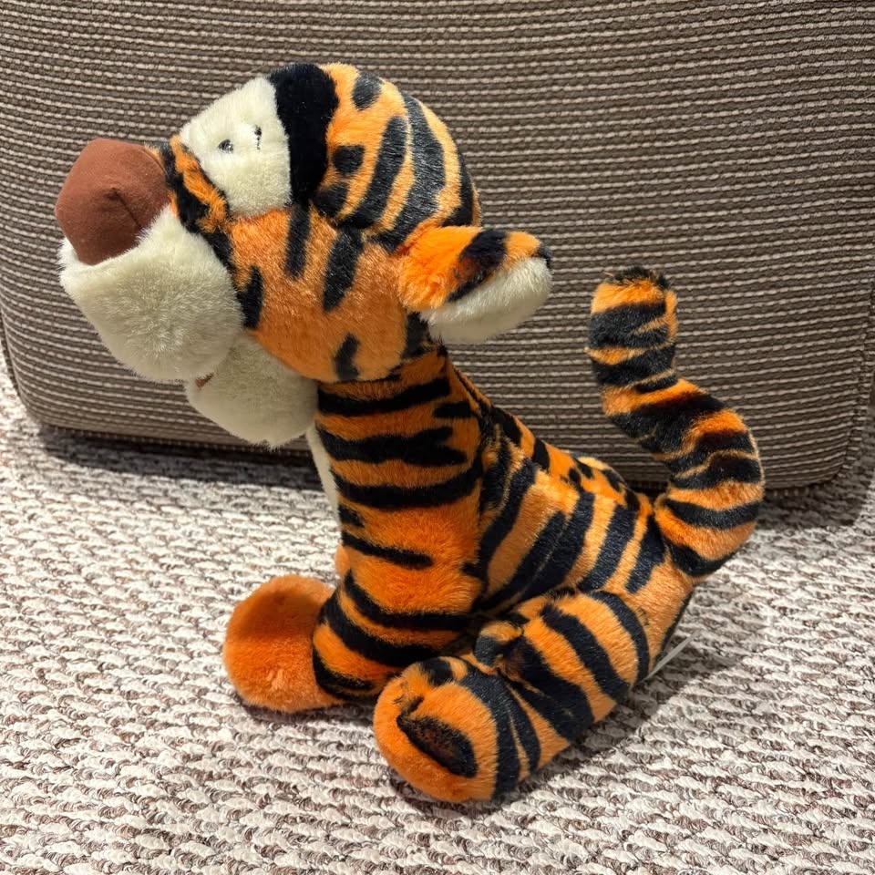 Plush Tigger Toy - Disneyland 14” Tall - photo 2