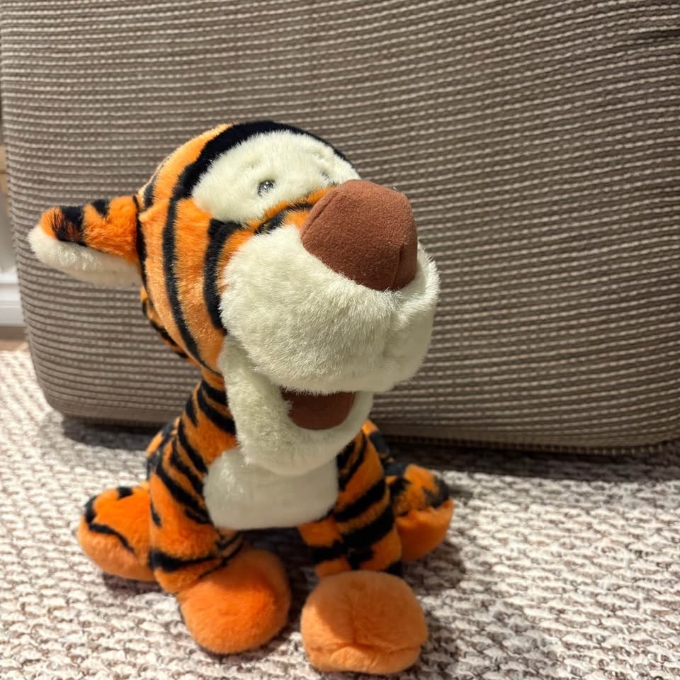 Plush Tigger Toy - Disneyland 14” Tall - photo 4