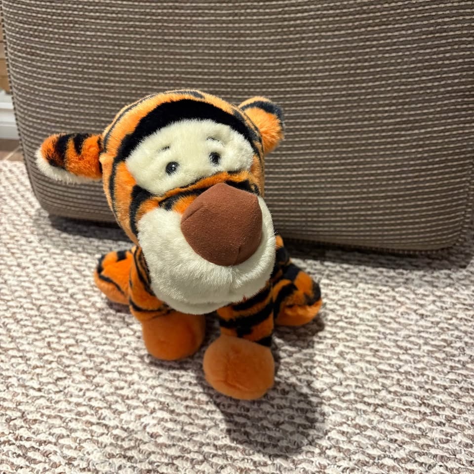 Plush Tigger Toy - Disneyland 14” Tall - photo 5