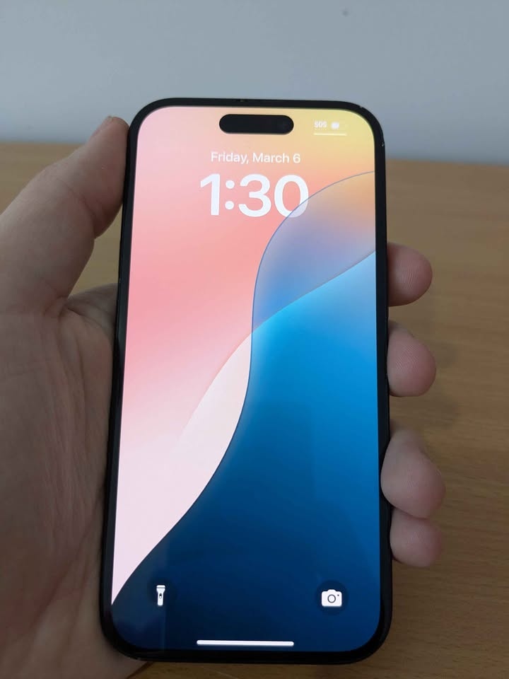 iPhone 15 - 128GB - Good Condition (Unlocked) - photo 3