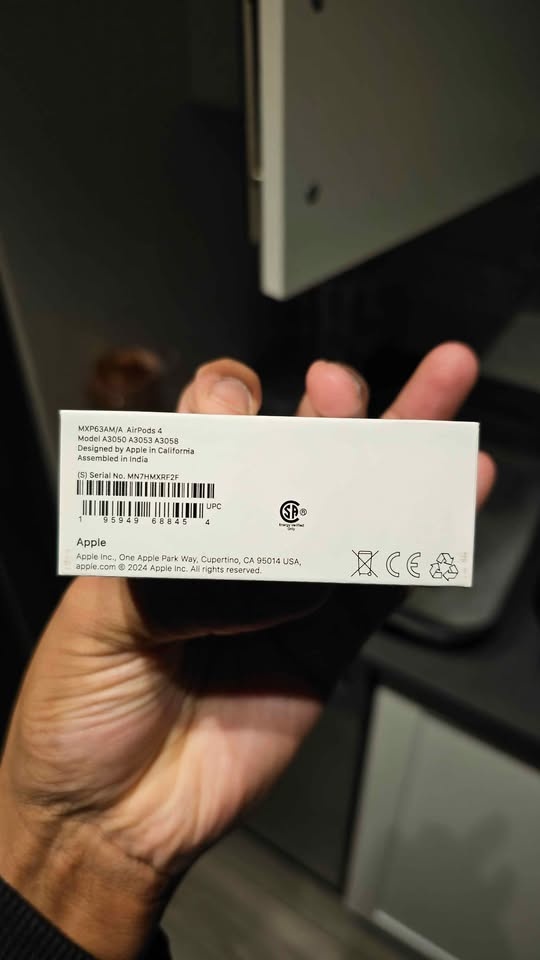 Brand new sealed Airpod 4 - photo 3