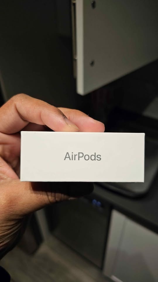 Brand new sealed Airpod 4 - photo 4