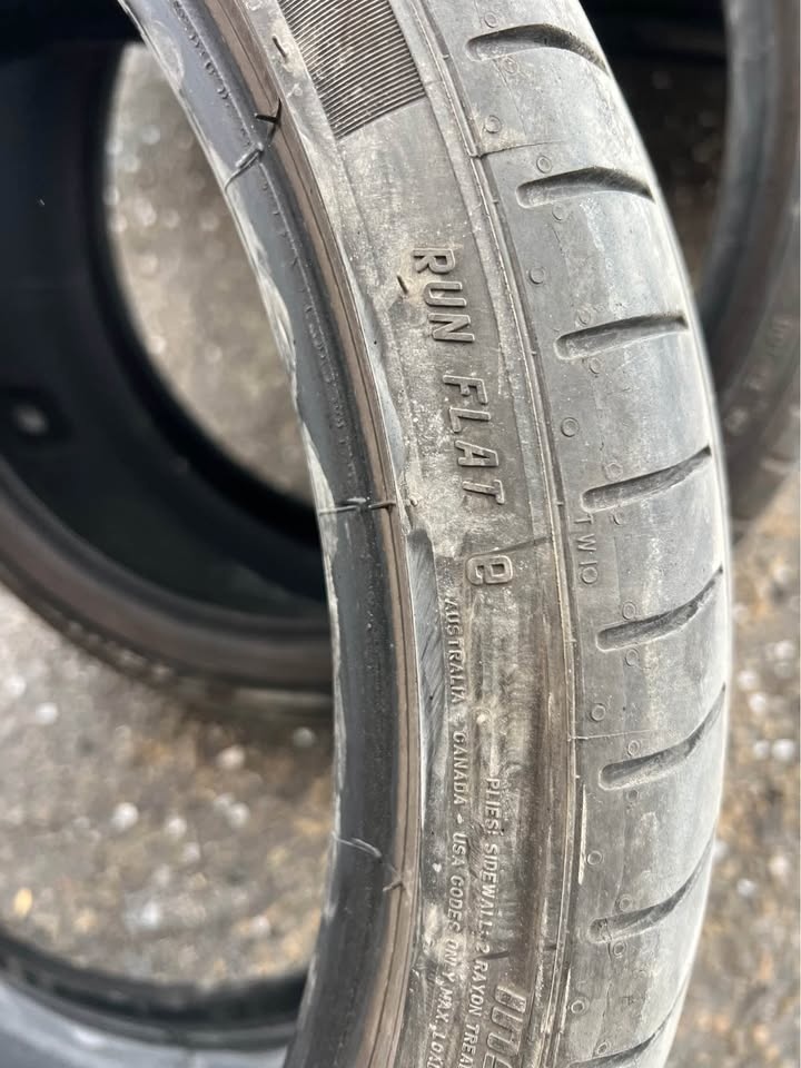 275/30/20 Pirelli Pzero Runflat Tires (Pair) - photo 2