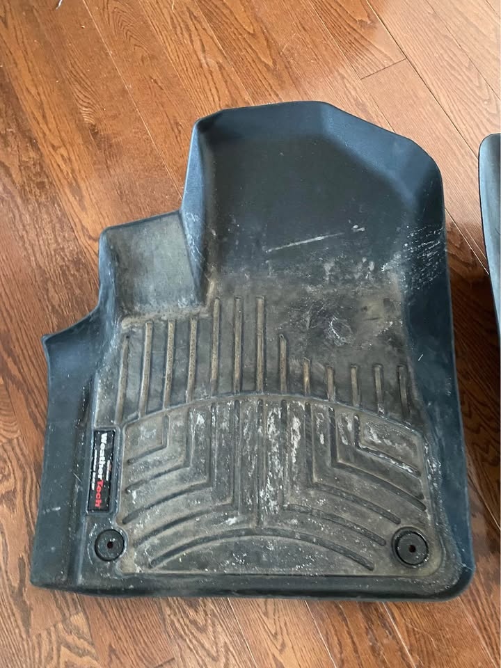 2017+ Audi Q7 Front WeatherTech Winter Mats - photo 2