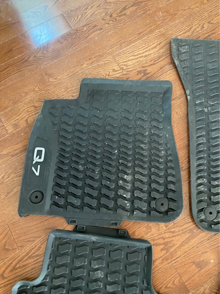 2017+ Audi Q7 Genuine Rubber Floor Mats - photo 2