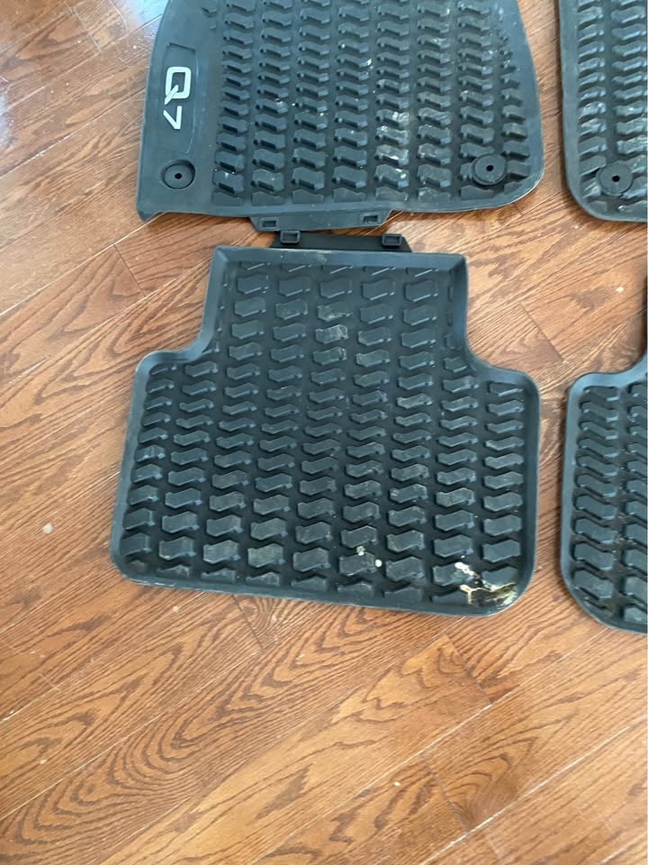 2017+ Audi Q7 Genuine Rubber Floor Mats - photo 4