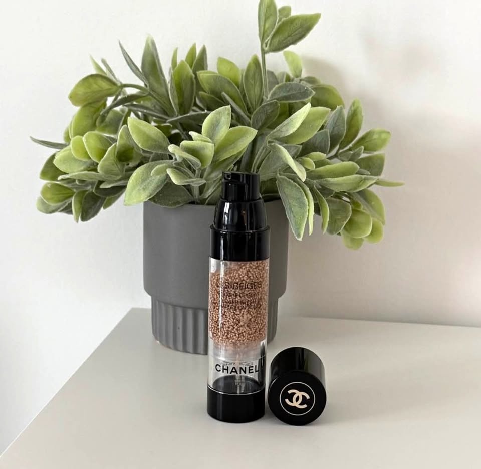 CHANEL Les Beiges Complexion Touch Foundation B20