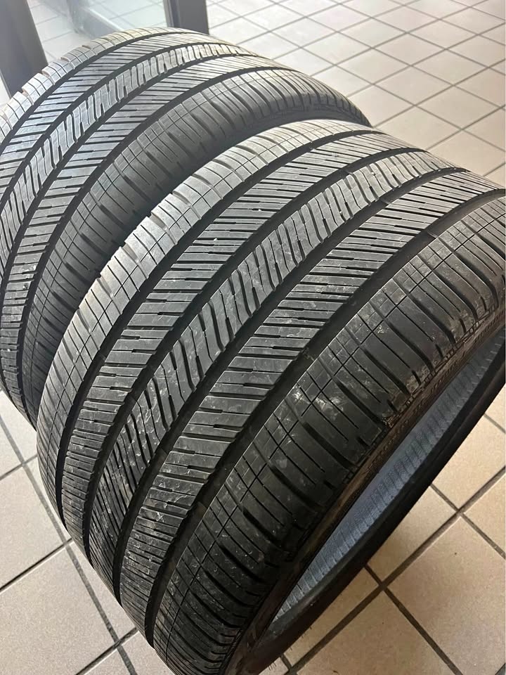 305/30/21 Goodyear Eagle Touring Pair