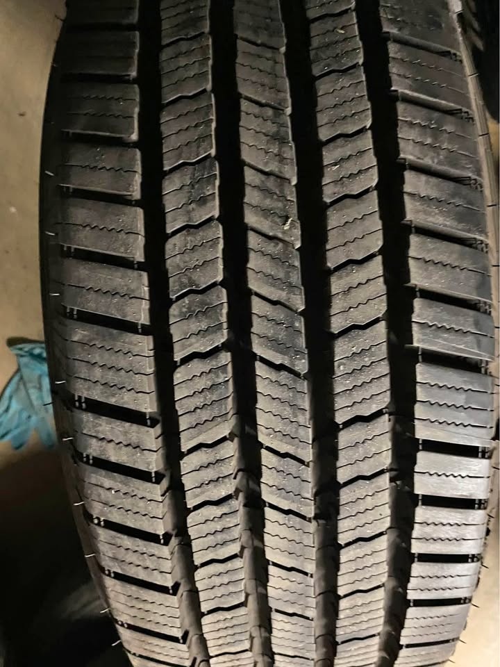 New Take Off Michelin Defender LTX M&S Tire 235/55/18