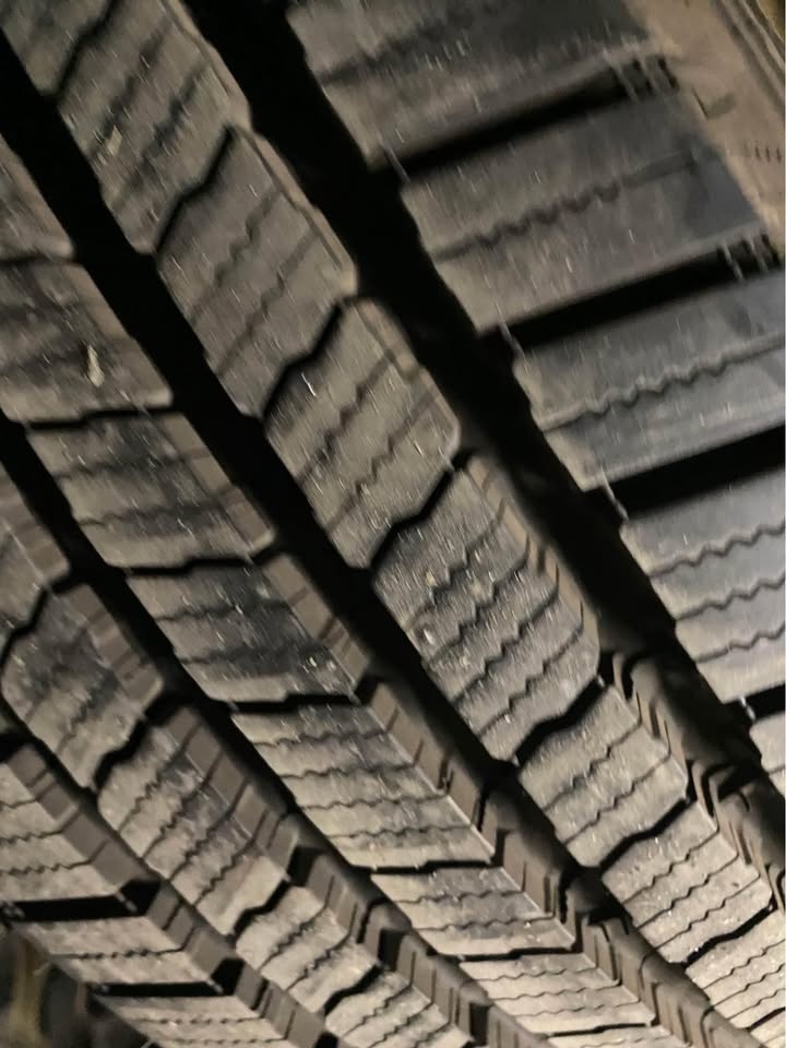 New Take Off Michelin Defender LTX M&S Tire 235/55/18 - photo 2