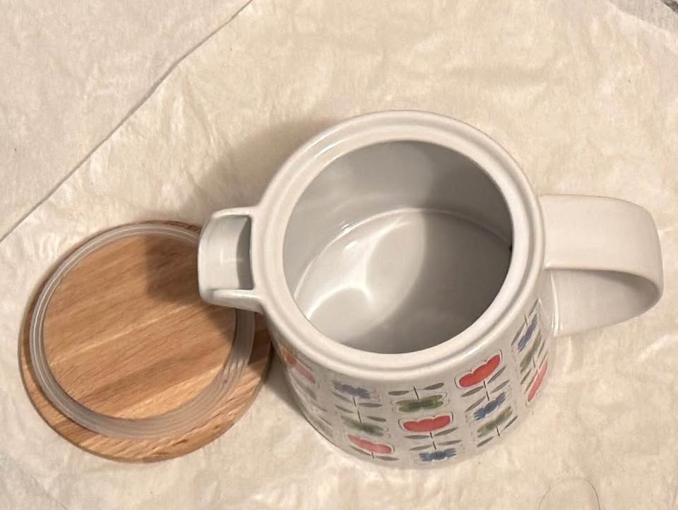 NEW Retro-design Porcelain Teapot by Sagaform - photo 3