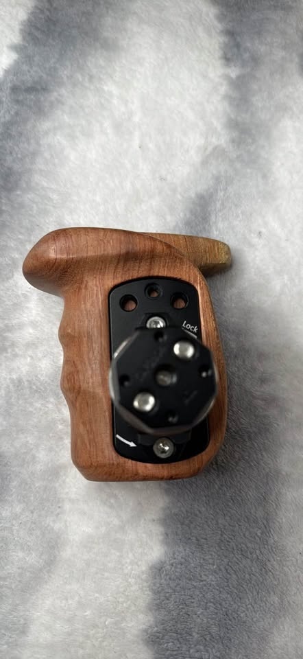 SmallRig Wood Grip for Right Side, Model 1941B with Rosette - photo 3