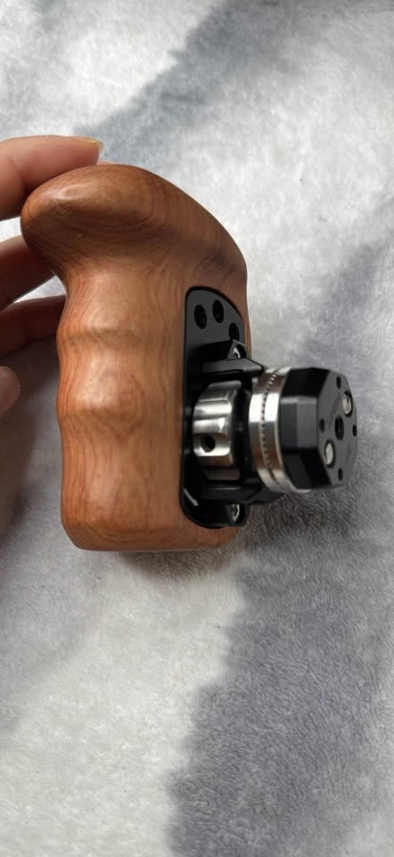 SmallRig Wood Grip for Right Side, Model 1941B with Rosette - photo 4
