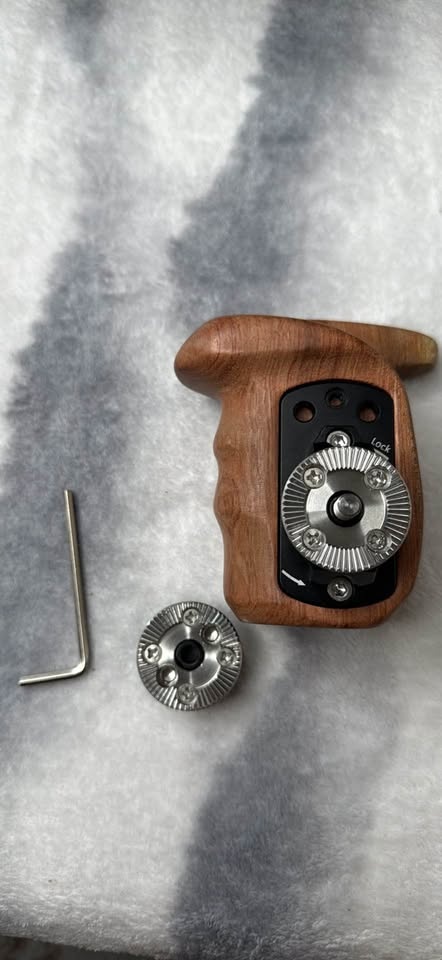 SmallRig Wood Grip for Right Side, Model 1941B with Rosette - photo 5