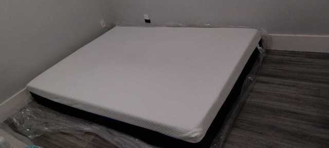 Queen Size Memory Foam Mattress - Medium Firm - photo 3