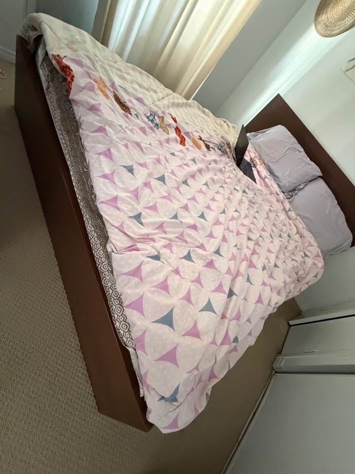 Queen Size Bed - photo 2