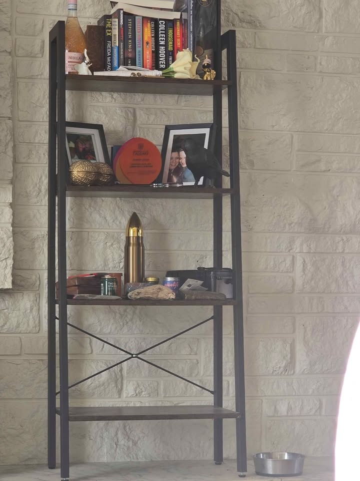Matching bookshelves - photo 2