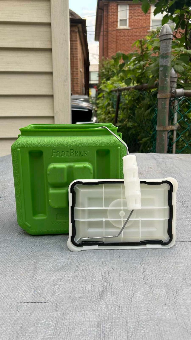 Half FoodBrick Green - 1 piece, good for dry or wet foods