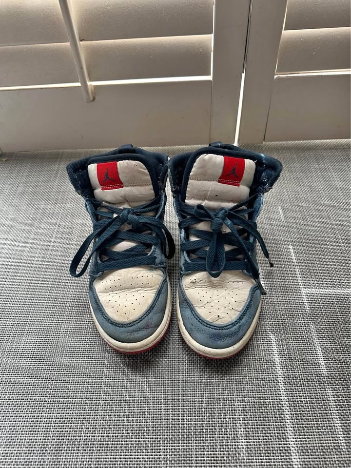 Kids Nike Sneakers Size 1