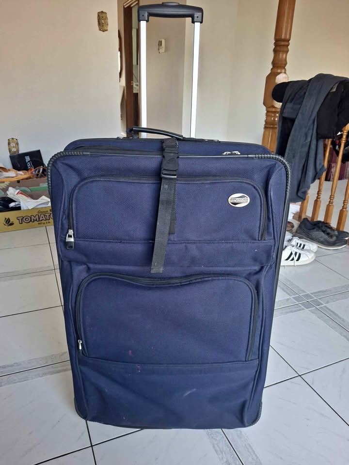 Luggage 20" x 28" x 11"