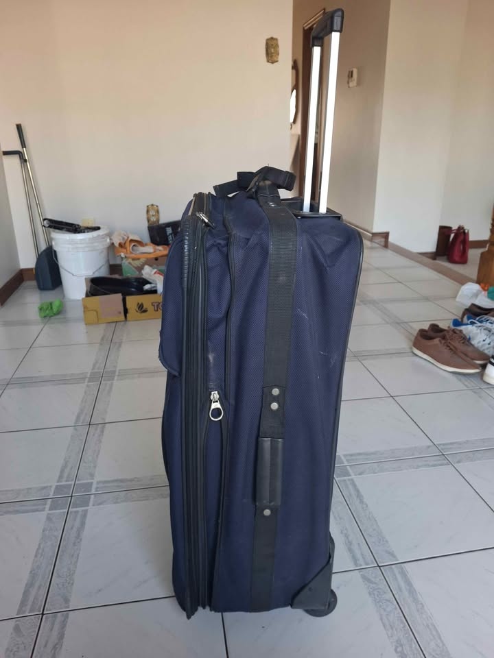 Luggage 20" x 28" x 11" - photo 2