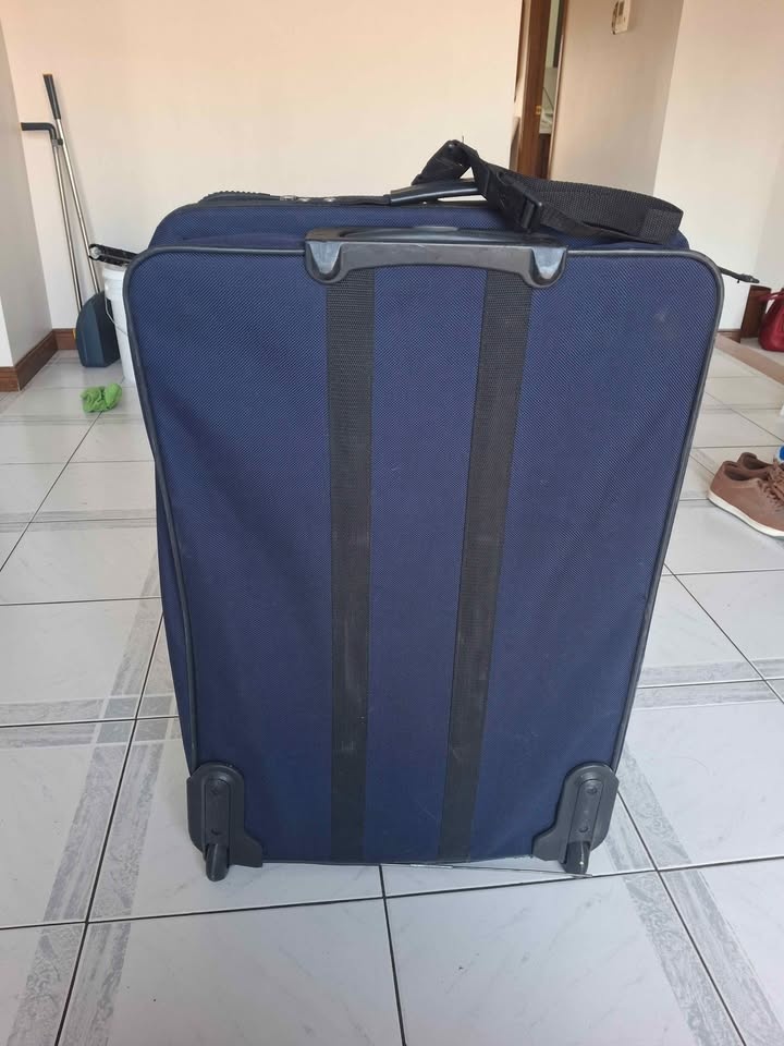 Luggage 20" x 28" x 11" - photo 3