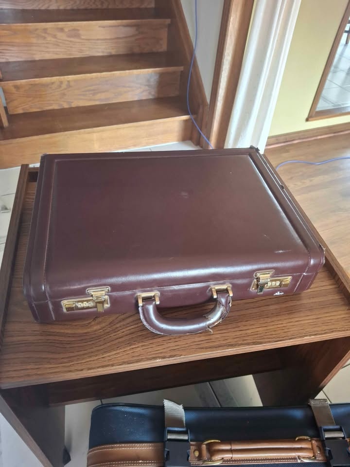 Genuine leather lockable briefcase - photo 2