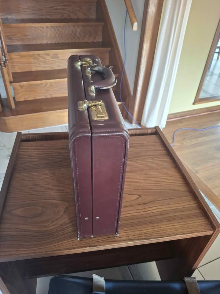 Genuine leather lockable briefcase - photo 3
