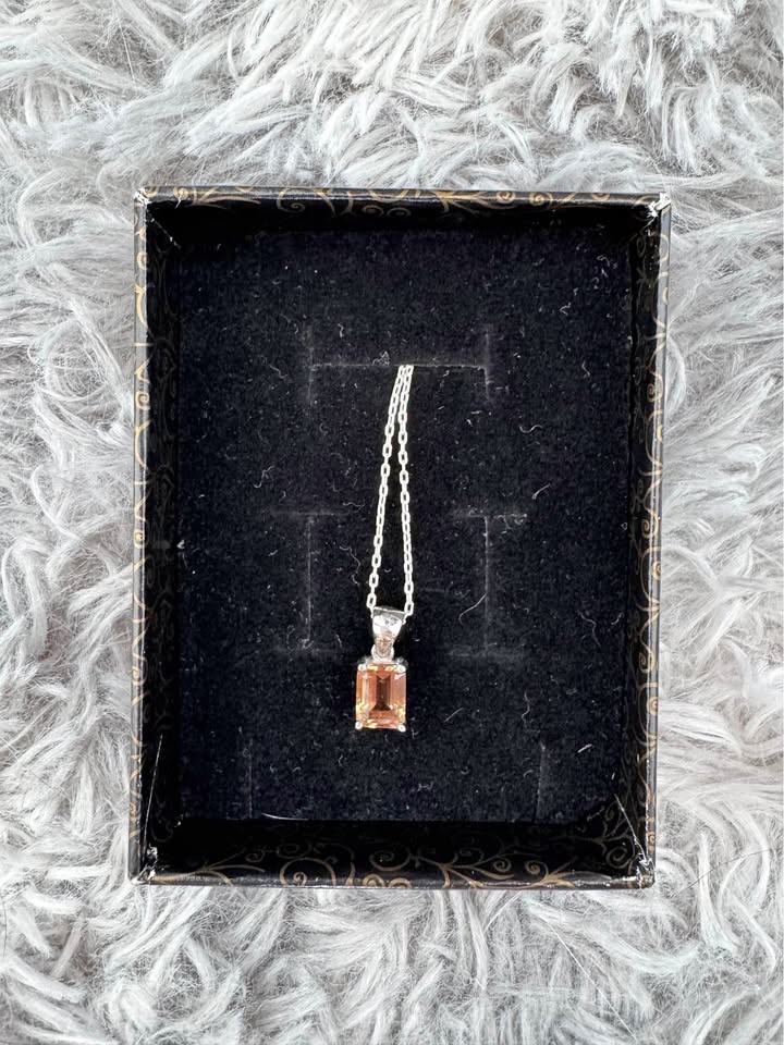 Color-Change Zultanite (Diaspore) Necklace