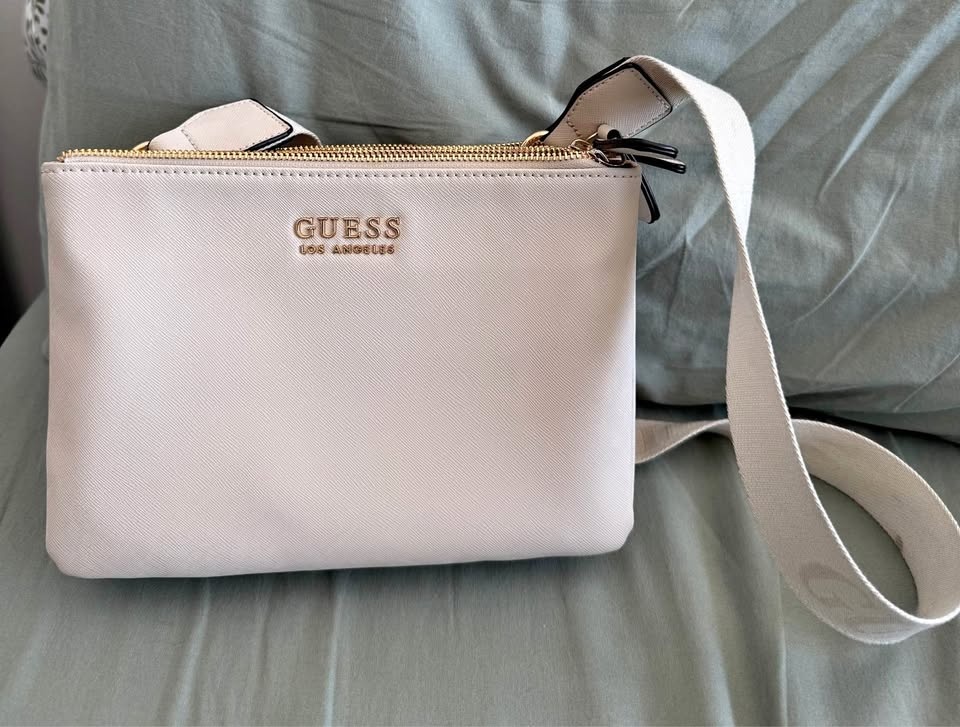 Guess Lindfield Triple Compartment Crossbody – Cream